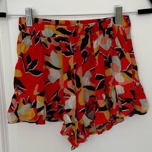 Billabong Size Small Floral Ruffle Soft Shorts